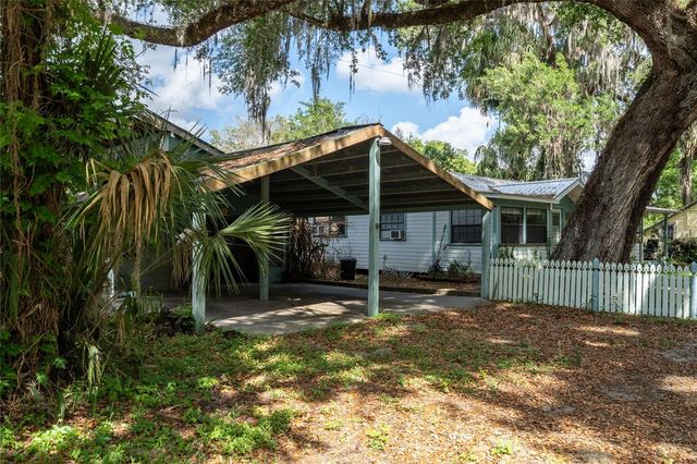 5560 PARK AVENUE, De Leon Springs, FL 32130