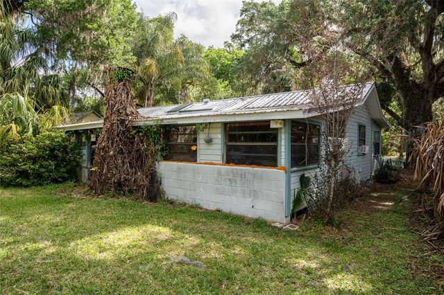 5560 PARK AVENUE, De Leon Springs, FL 32130