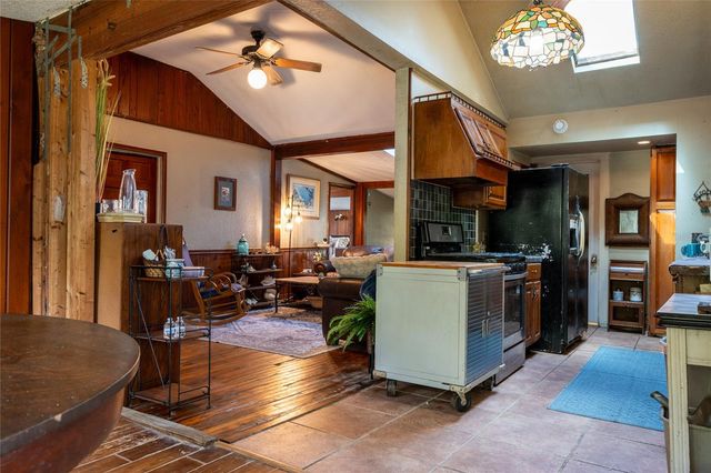 5560 PARK AVENUE, De Leon Springs, FL 32130