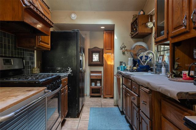 5560 PARK AVENUE, De Leon Springs, FL 32130