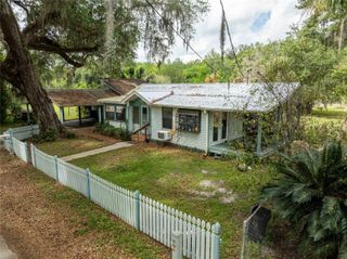 5560 PARK AVENUE, De Leon Springs, FL 32130
