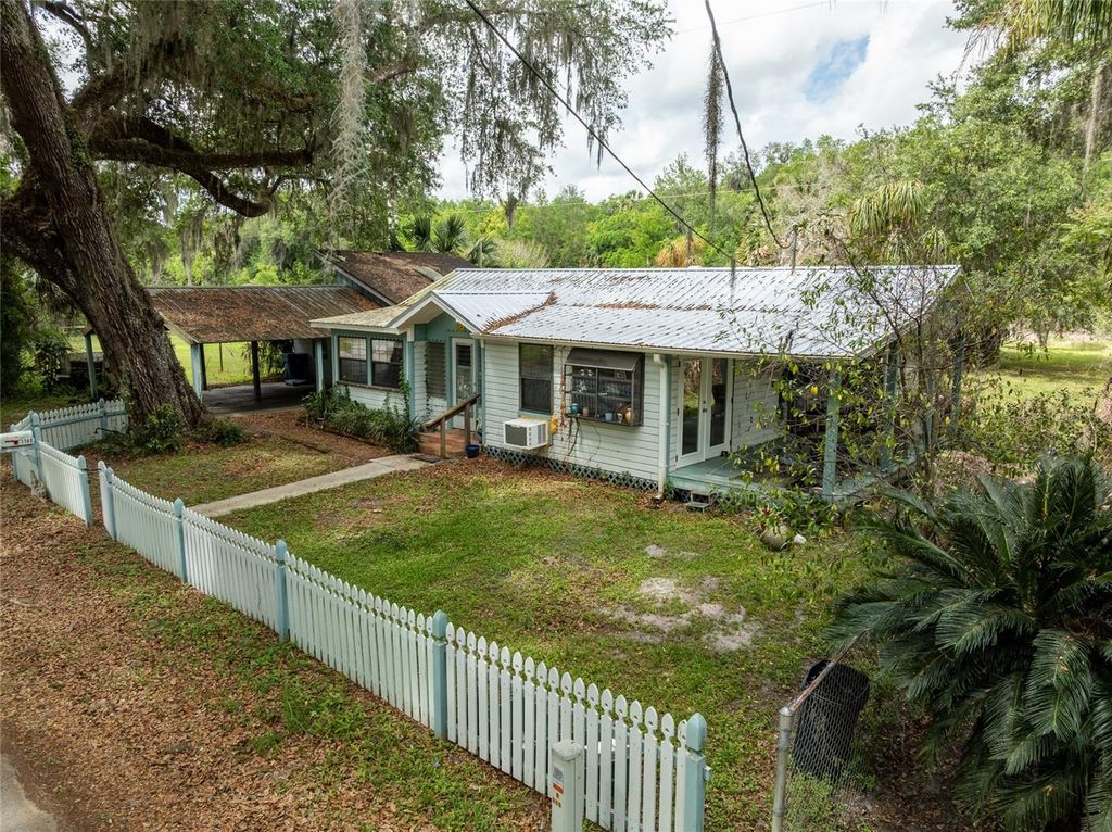5560 PARK AVENUE, De Leon Springs, FL 32130