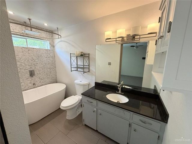 2416 Cottonwood Street, Mission, TX 78574