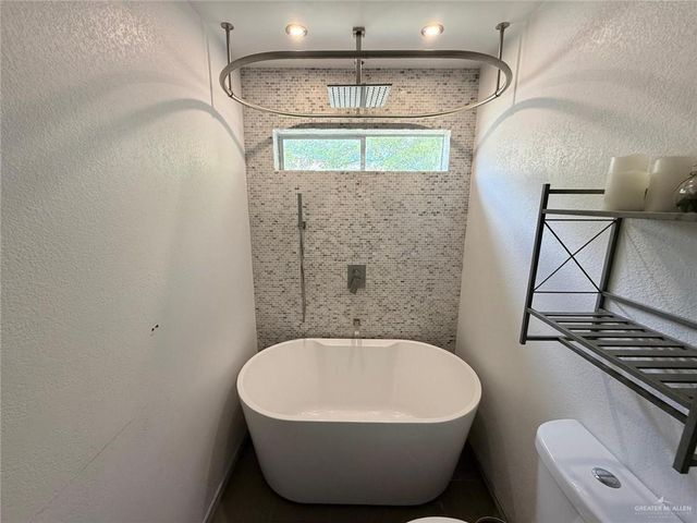 2416 Cottonwood Street, Mission, TX 78574