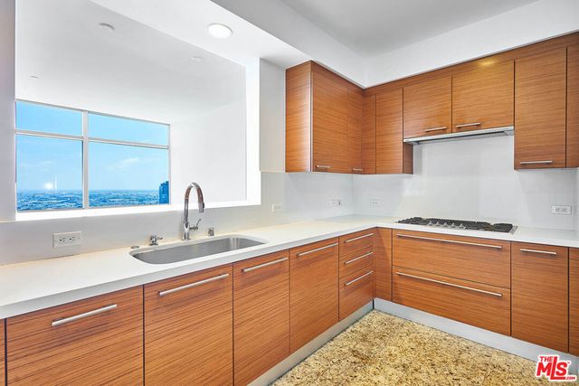 900 W OLYMPIC Boulevard 35i, Los Angeles, CA 90015