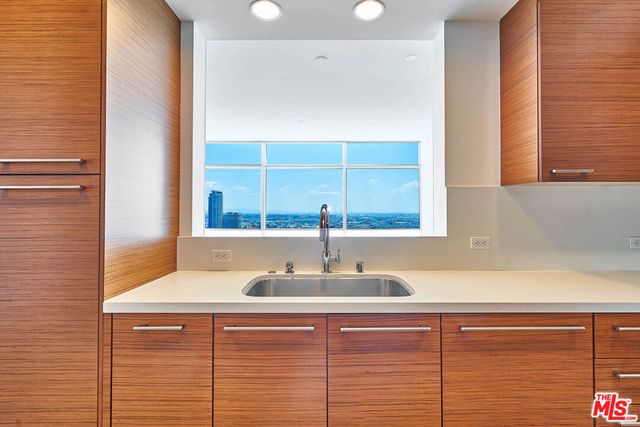 900 W OLYMPIC Boulevard 35i, Los Angeles, CA 90015