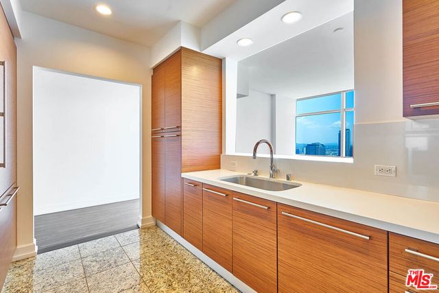 900 W OLYMPIC Boulevard 35i, Los Angeles, CA 90015