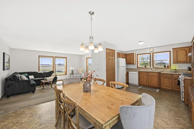 6636 Big Bend ROAD, Waterford, WI 53185