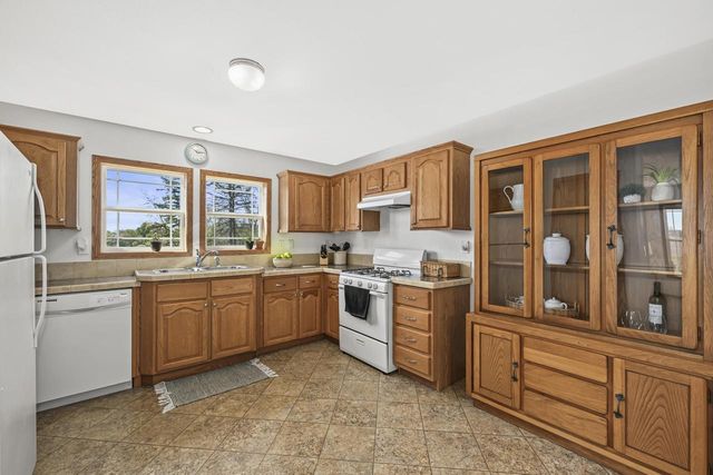 6636 Big Bend ROAD, Waterford, WI 53185