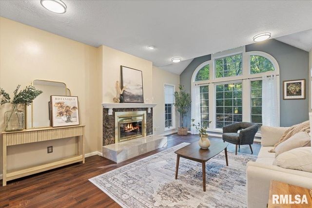 5567 CROW CREEK Road, Bettendorf, IA 52722