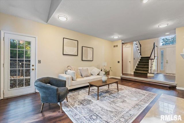 5567 CROW CREEK Road, Bettendorf, IA 52722