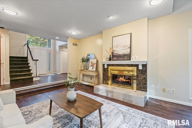 5567 CROW CREEK Road, Bettendorf, IA 52722