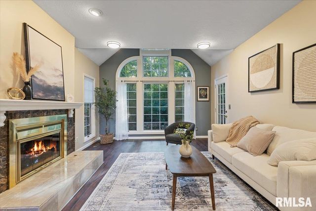 5567 CROW CREEK Road, Bettendorf, IA 52722