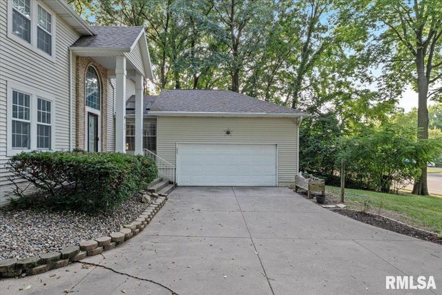 5567 CROW CREEK Road, Bettendorf, IA 52722