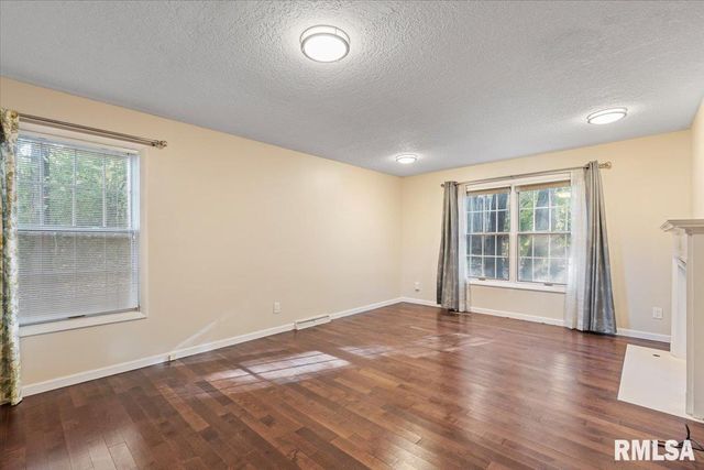 5567 CROW CREEK Road, Bettendorf, IA 52722