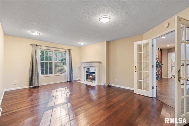 5567 CROW CREEK Road, Bettendorf, IA 52722