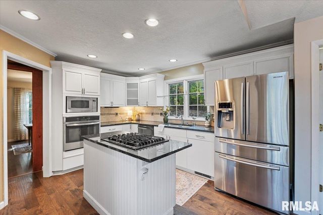 5567 CROW CREEK Road, Bettendorf, IA 52722