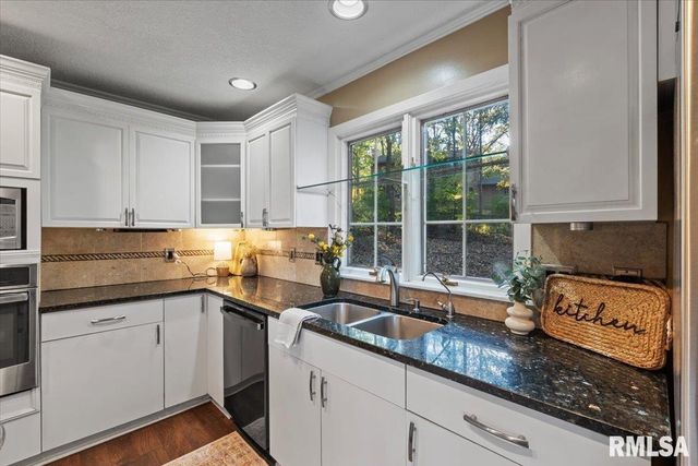 5567 CROW CREEK Road, Bettendorf, IA 52722