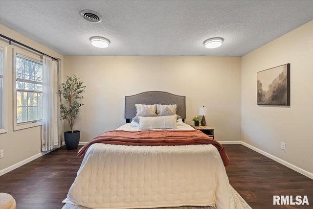 5567 CROW CREEK Road, Bettendorf, IA 52722