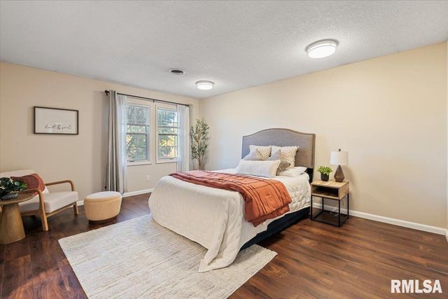 5567 CROW CREEK Road, Bettendorf, IA 52722