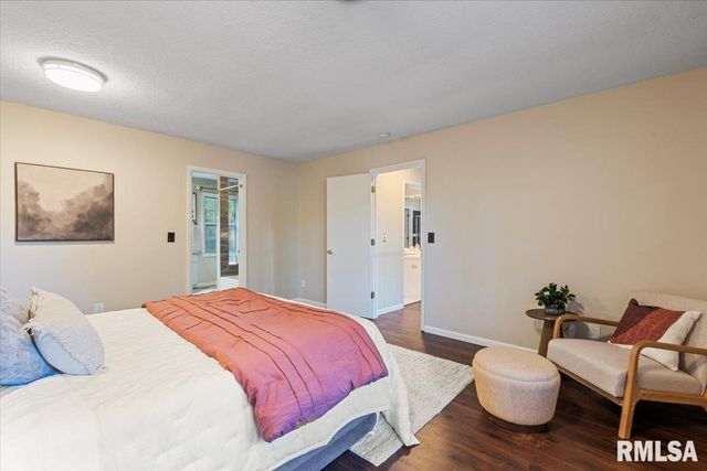 5567 CROW CREEK Road, Bettendorf, IA 52722