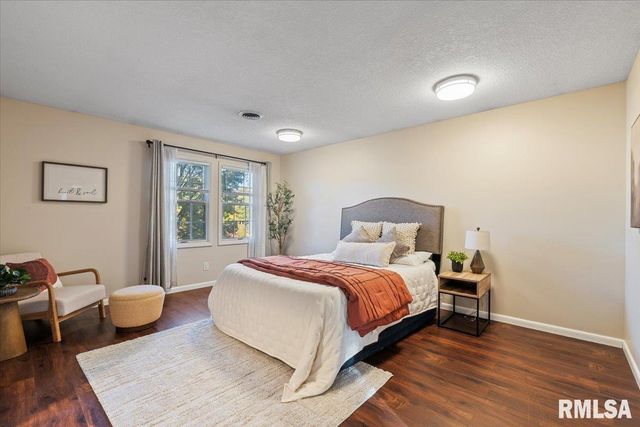 5567 CROW CREEK Road, Bettendorf, IA 52722