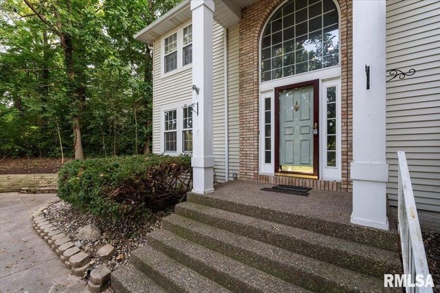 5567 CROW CREEK Road, Bettendorf, IA 52722