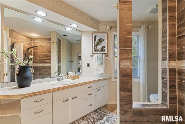 5567 CROW CREEK Road, Bettendorf, IA 52722