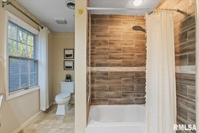 5567 CROW CREEK Road, Bettendorf, IA 52722