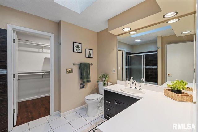 5567 CROW CREEK Road, Bettendorf, IA 52722