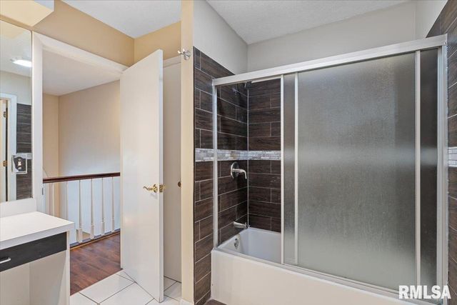 5567 CROW CREEK Road, Bettendorf, IA 52722