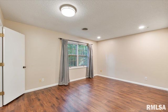 5567 CROW CREEK Road, Bettendorf, IA 52722