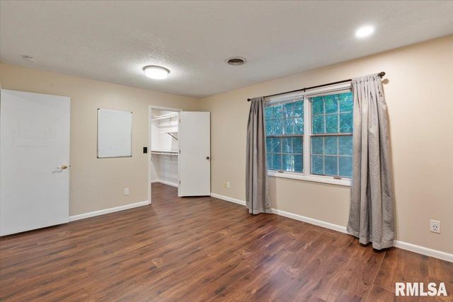 5567 CROW CREEK Road, Bettendorf, IA 52722