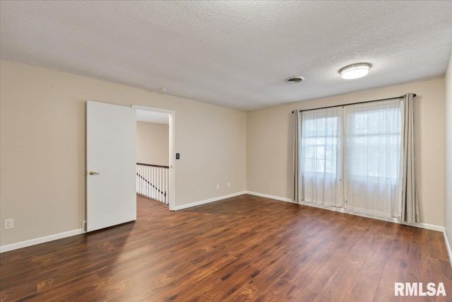 5567 CROW CREEK Road, Bettendorf, IA 52722