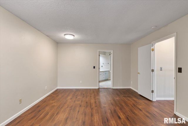 5567 CROW CREEK Road, Bettendorf, IA 52722