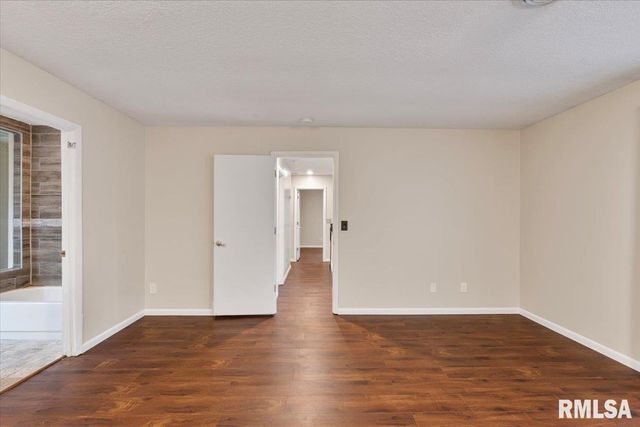 5567 CROW CREEK Road, Bettendorf, IA 52722