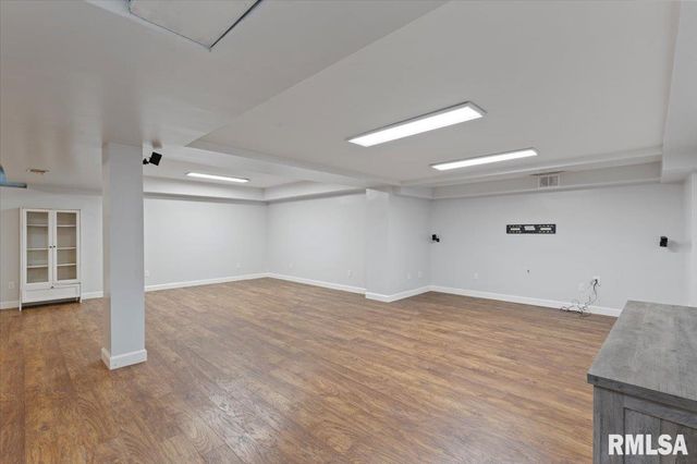 5567 CROW CREEK Road, Bettendorf, IA 52722