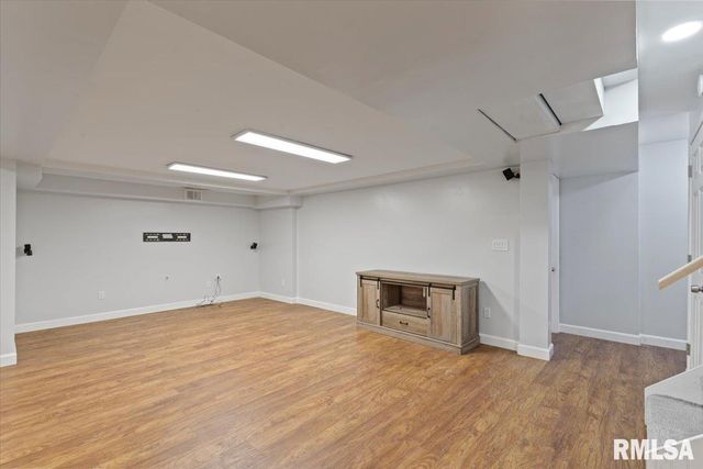 5567 CROW CREEK Road, Bettendorf, IA 52722