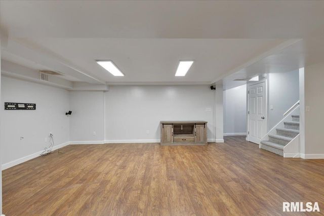 5567 CROW CREEK Road, Bettendorf, IA 52722