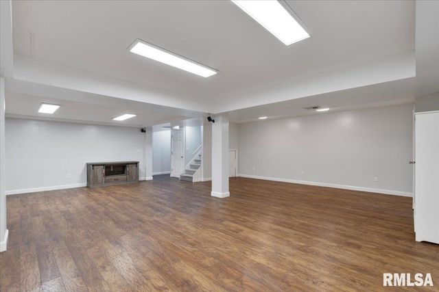 5567 CROW CREEK Road, Bettendorf, IA 52722