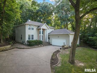 5567 CROW CREEK Road, Bettendorf, IA 52722