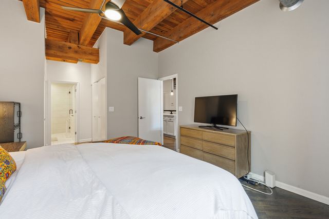 520 W Huron Street 211, Chicago, IL 60654