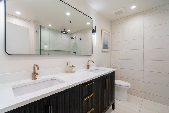 520 W Huron Street 211, Chicago, IL 60654