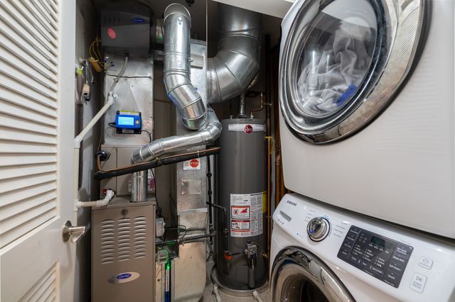 520 W Huron Street 211, Chicago, IL 60654