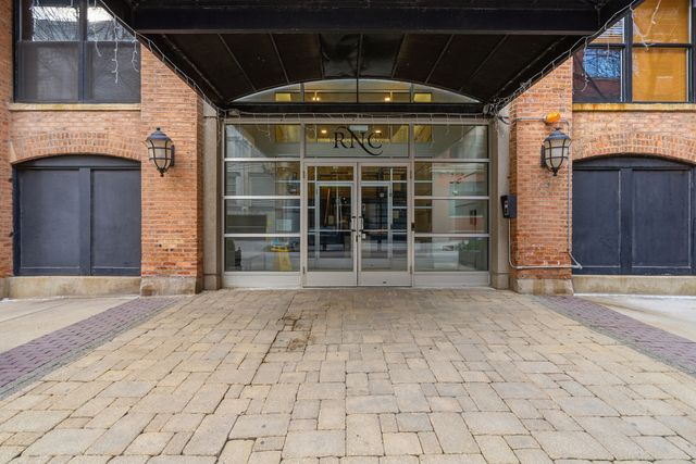 520 W Huron Street 211, Chicago, IL 60654