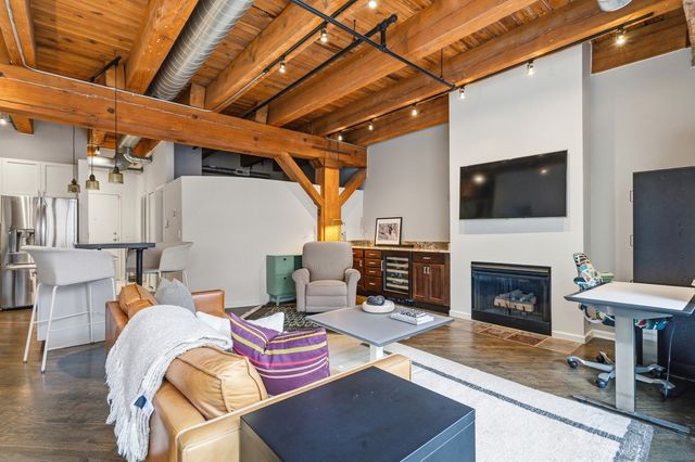 520 W Huron Street 211, Chicago, IL 60654