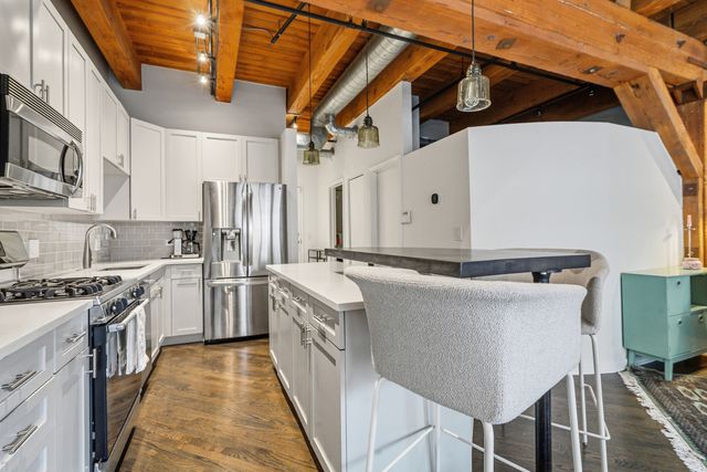 520 W Huron Street 211, Chicago, IL 60654