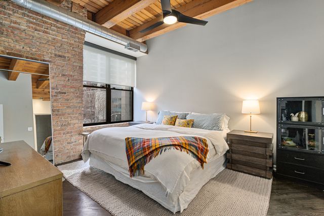 520 W Huron Street 211, Chicago, IL 60654