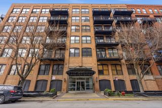 520 W Huron Street 211, Chicago, IL 60654