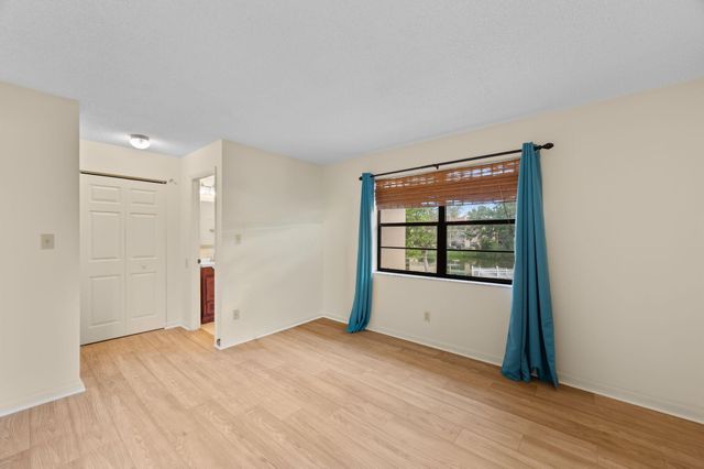 2050 Oleander Boulevard 2-206, Fort Pierce, FL 34950